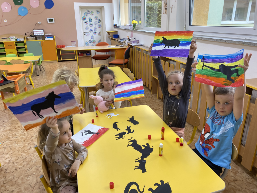 mesic-plny-zazitku-radosti-pohybu-a-hrani