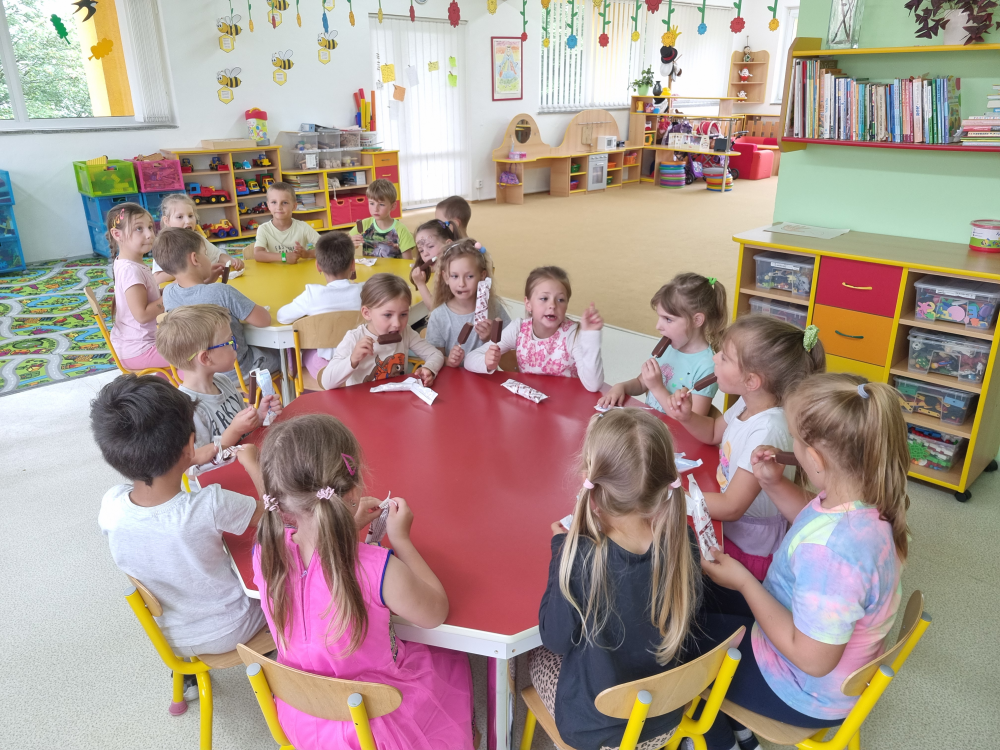 den-deti-si-vcelky-uzily